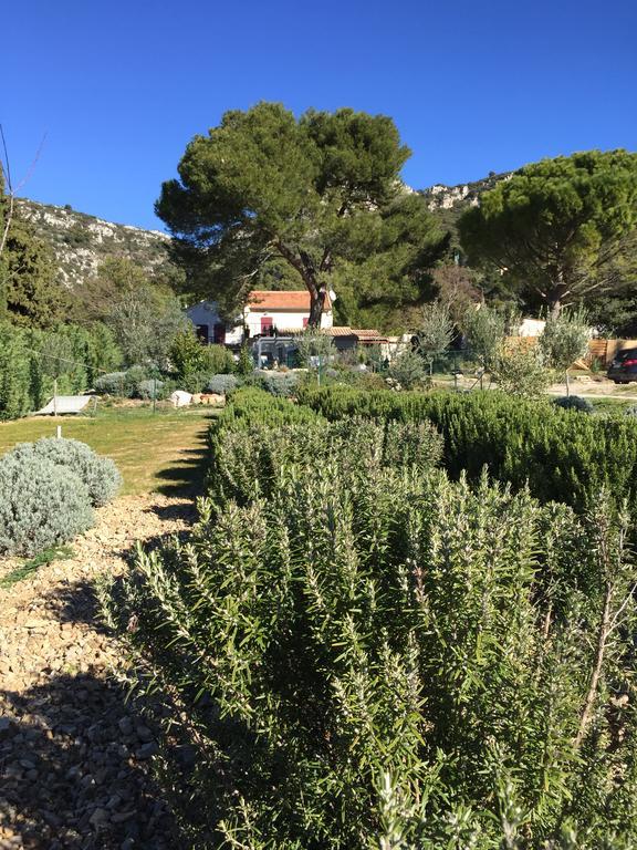 Готель Au Havre De Paix Sainte Victoire Vauvenargues Екстер'єр фото